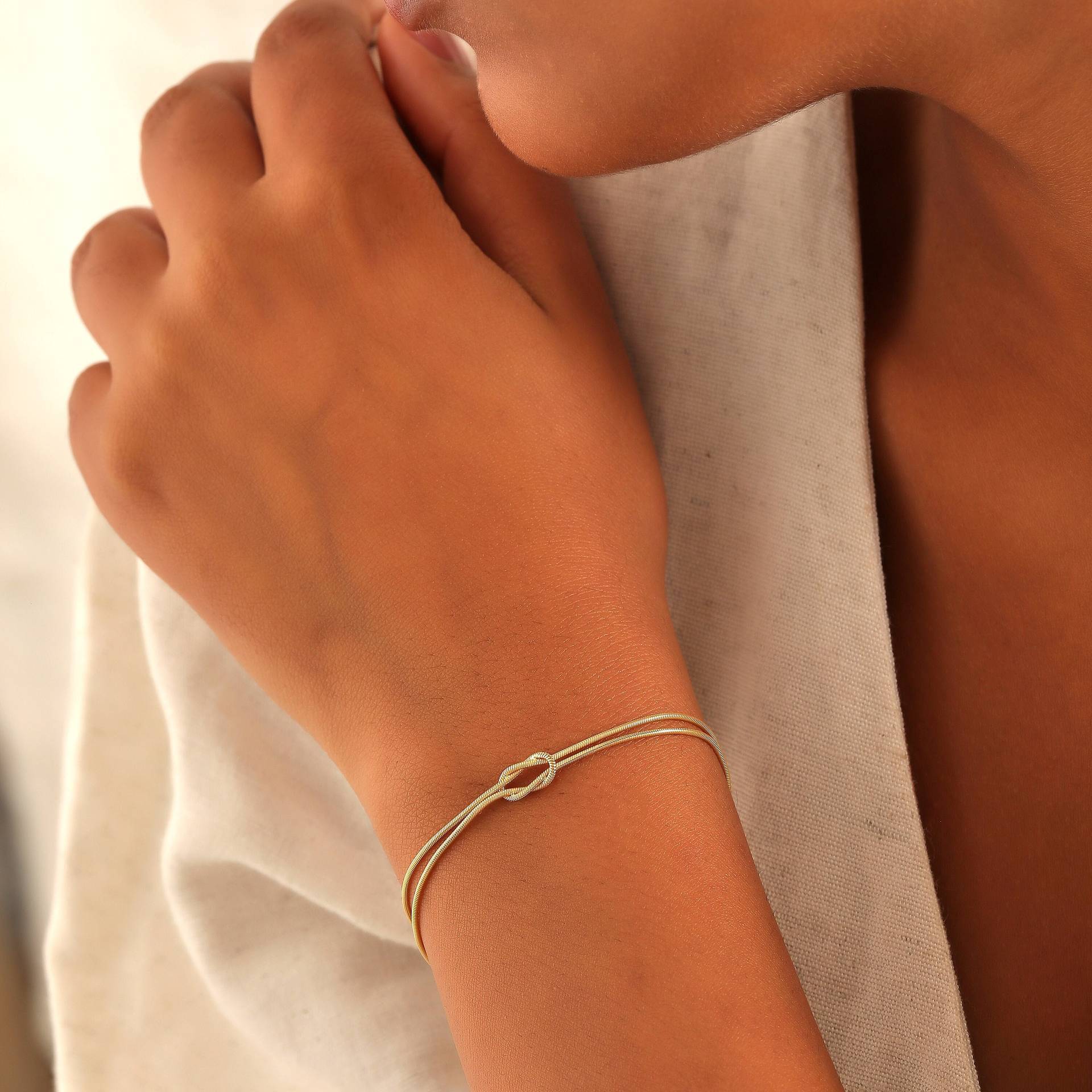 Simple Women's Alloy Bracelet – Gold & Silver Options